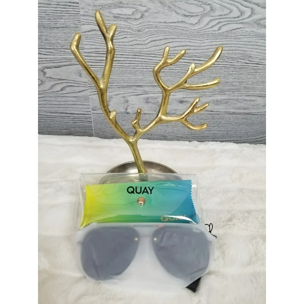 QUAY // ltd ed high key tortoise detail rimless black smoke lens aviators